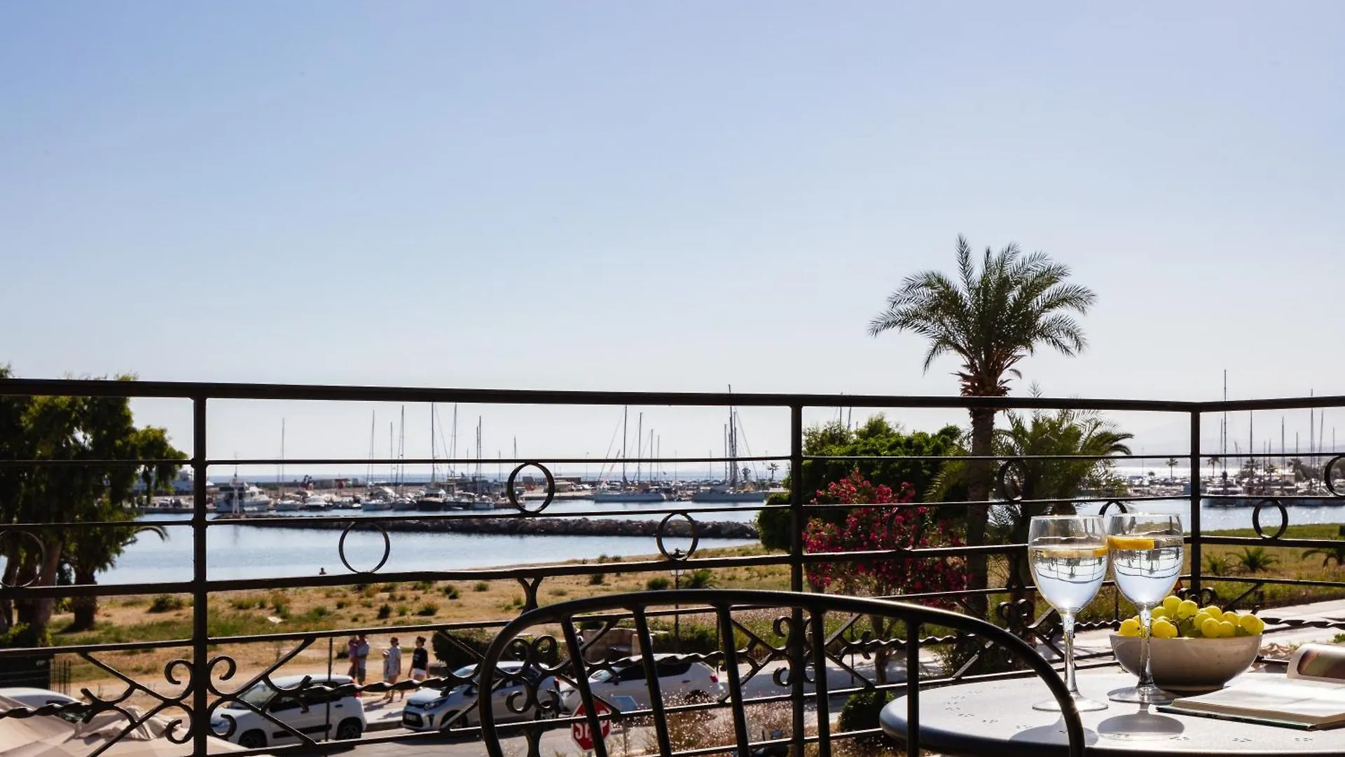 Chryssi 01, Stylish Seaside Spot In The Heart Of Rethymno