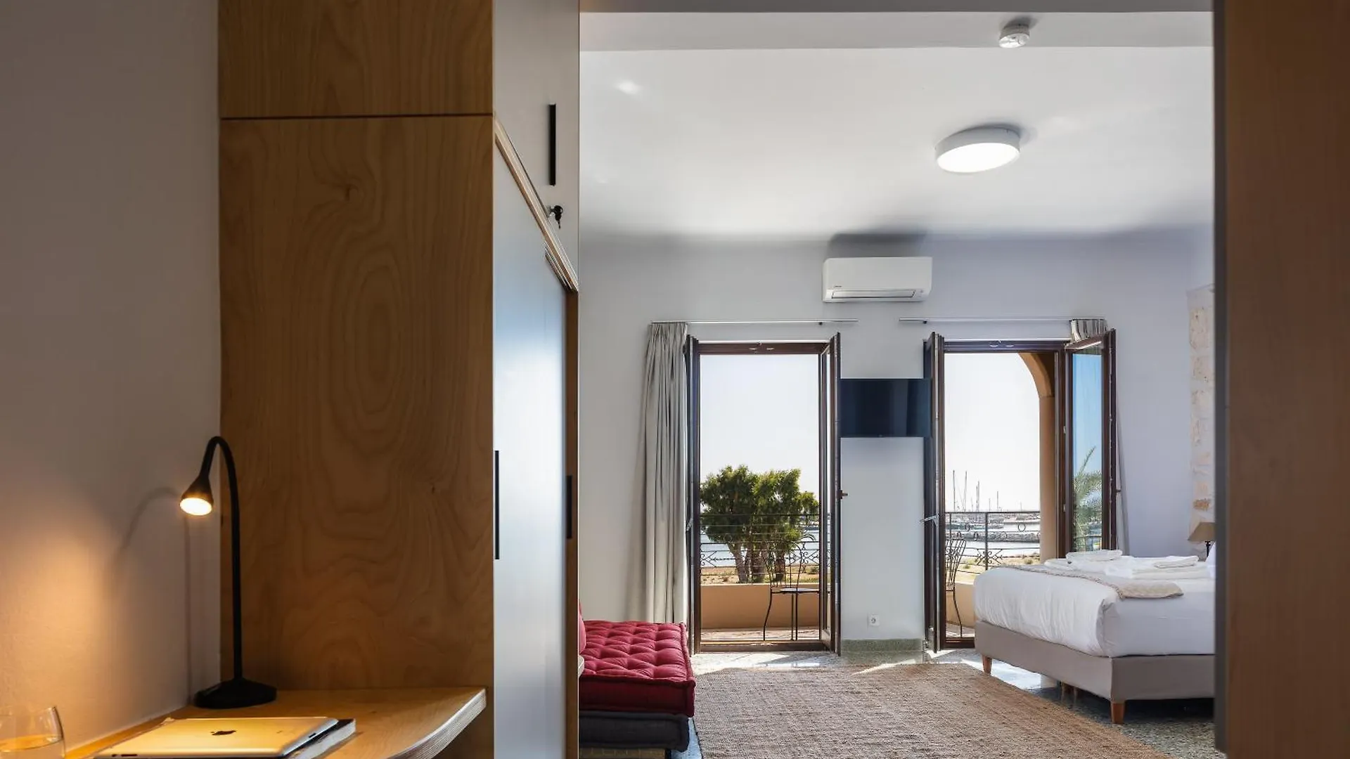 Apartment Chryssi 01, Stylish Seaside Spot In The Heart Of Rethymno Greece